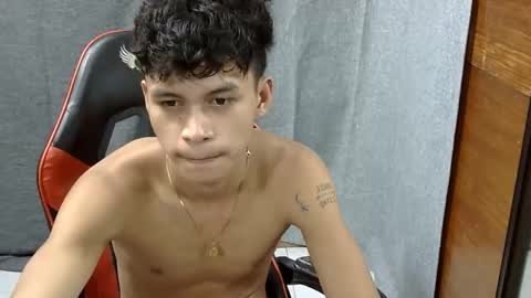 itzme_john online show from April 23, 3:33 am