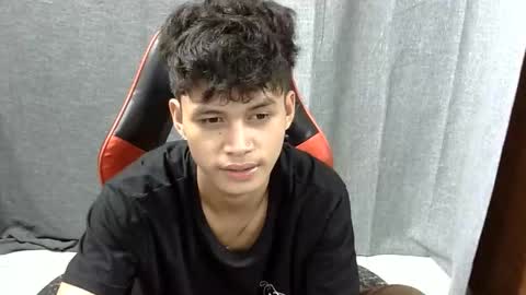 itzme_john online show from April 24, 5:26 pm