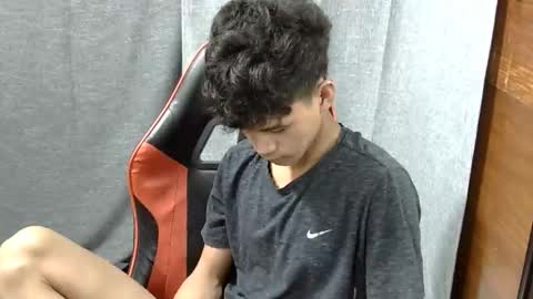 itzme_john online show from April 22, 3:24 am