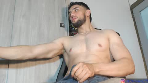 ivanhot279 online show from April 22, 5:46 am