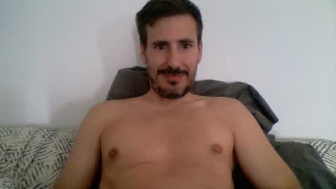 Snapshot of iyoperro chatting on October 1, 11:25 am Casandro online show from October 1, 11:25 am