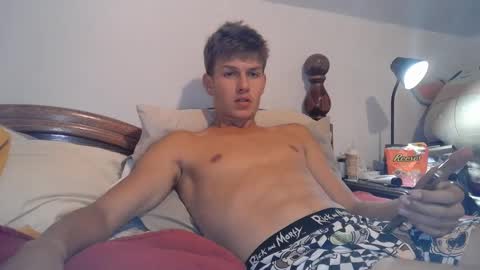 Snapshot of izzame2 chatting on September 13, 4:02 am Willis online show from September 13, 4:02 am
