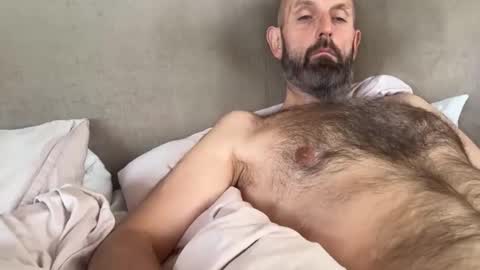 izzysboytoy1 online show from April 24, 7:11 am