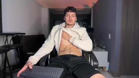 INDEPENDENT MODEL online show from November 29, 4:47 am