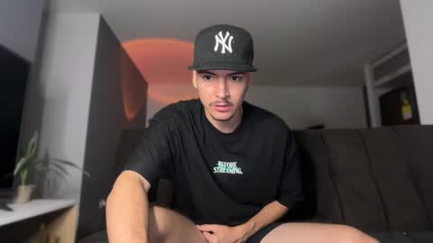 INDEPENDENT MODEL online show from November 24, 12:55 am