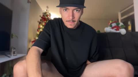 INDEPENDENT MODEL online show from December 5, 10:33 am