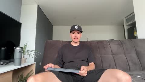 INDEPENDENT MODEL online show from November 22, 3:55 pm