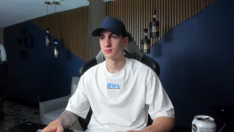 Snapshot of jacksonolsenn chatting on December 21, 8:21 pm Jackson Olsen online show from December 21, 8:21 pm
