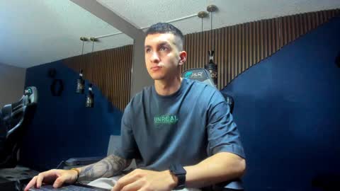 Snapshot of jacksonolsenn chatting on January 28, 12:11 pm Jackson Olsen online show from January 28, 12:11 pm