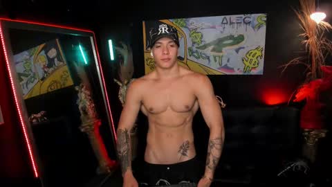 JACOB JAMES online show from March 7, 9:27 pm