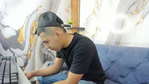 Snapshot of jacob_latinboy chatting on October 18, 12:32 pm Jacob online show from October 18, 12:32 pm