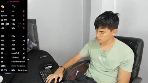 Snapshot of jacobb_lee chatting on February 25, 9:02 pm Jacob Lee online show from February 25, 9:02 pm
