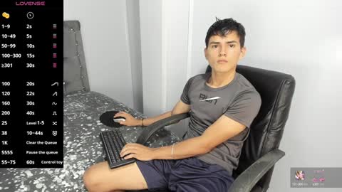 Snapshot of jacobb_lee chatting on December 21, 6:12 pm Jacob Lee online show from December 21, 6:12 pm
