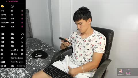 Snapshot of jacobb_lee chatting on December 19, 9:17 pm Jacob Lee online show from December 19, 9:17 pm