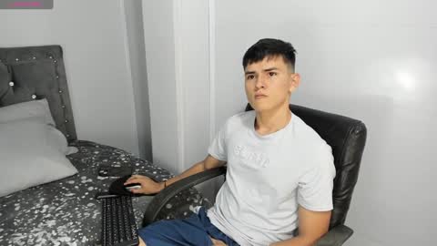Snapshot of jacobb_lee chatting on December 27, 7:46 pm Jacob Lee online show from December 27, 7:46 pm