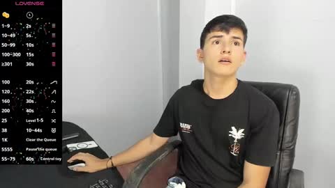 Snapshot of jacobb_lee chatting on February 24, 11:19 pm Jacob Lee online show from February 24, 11:19 pm