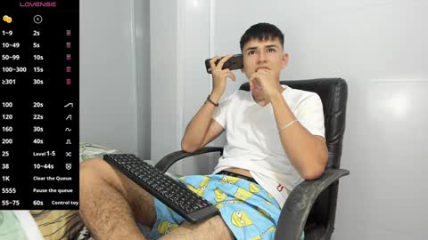 Snapshot of jacobb_lee chatting on February 5, 8:04 pm Jacob Lee online show from February 5, 8:04 pm