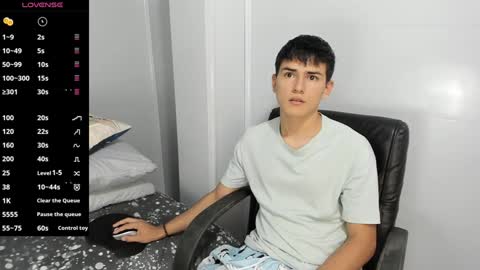 Snapshot of jacobb_lee chatting on December 17, 9:16 pm Jacob Lee online show from December 17, 9:16 pm