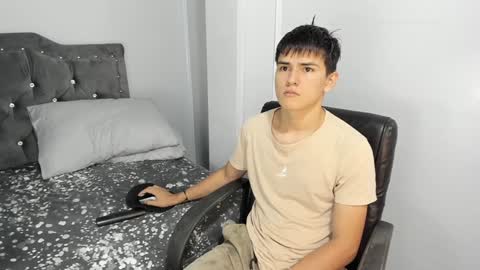 Snapshot of jacobb_lee chatting on December 23, 4:17 pm Jacob Lee online show from December 23, 4:17 pm