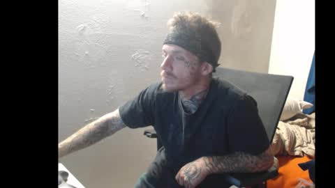 showingitoff online show from October 19, 8:06 am