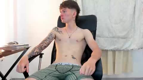 Snapshot of jake_kyle chatting on September 30, 9:40 pm Jake online show from September 30, 9:40 pm