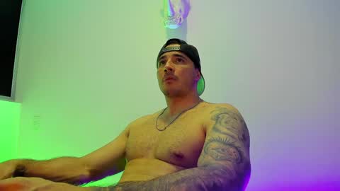 jakestone_1 online show from April 7, 8:53 pm