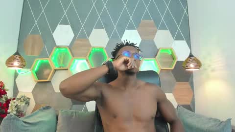 Snapshot of jamalmyst_ chatting on March 9, 7:48 pm online show from March 9, 7:48 pm