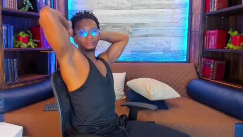 Snapshot of jamalmyst_ chatting on February 20, 7:52 pm online show from February 20, 7:52 pm