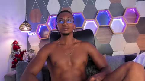 Snapshot of jamalmyst_ chatting on March 5, 8:33 pm online show from March 5, 8:33 pm