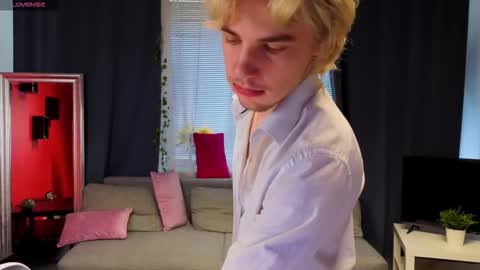 JameMiller online show from March 5, 8:32 am