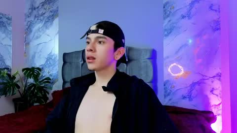 james_adamss_ online show from April 22, 1:49 pm