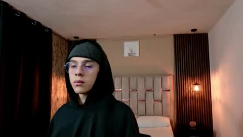 james_adamss_ online show from February 11, 12:21 pm