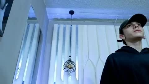 james_adamss_ online show from April 29, 3:00 am