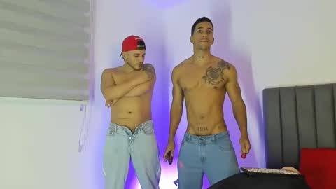 james_and_max online show from April 27, 4:09 am