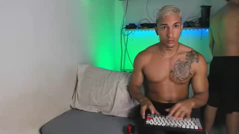 james_and_max online show from January 11, 4:05 am