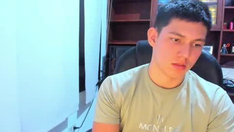 Snapshot of james_cr chatting on February 27, 12:30 am james_cr online show from February 27, 12:30 am