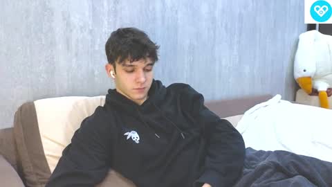 Snapshot of james_friends chatting on February 8, 10:51 pm James online show from February 8, 10:51 pm