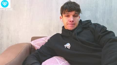 Snapshot of james_friends chatting on December 2, 11:05 pm James online show from December 2, 11:05 pm