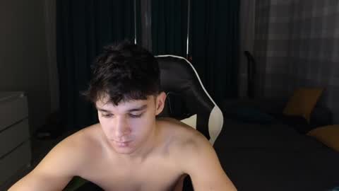 Snapshot of james_friends chatting on December 8, 3:13 pm James online show from December 8, 3:13 pm