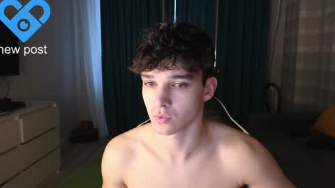 Snapshot of james_friends chatting on December 3, 1:10 pm James online show from December 3, 1:10 pm