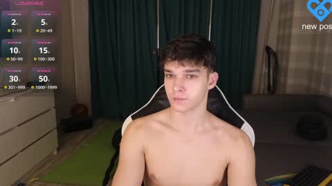 Snapshot of james_friends chatting on January 16, 8:14 pm James online show from January 16, 8:14 pm