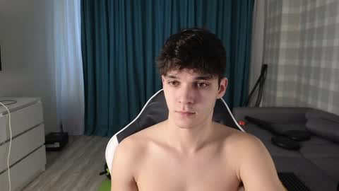 Snapshot of james_friends chatting on February 7, 1:01 pm James online show from February 7, 1:01 pm