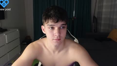 Snapshot of james_friends chatting on December 12, 9:37 pm James online show from December 12, 9:37 pm