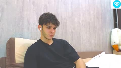 Snapshot of james_friends chatting on February 18, 11:08 pm James online show from February 18, 11:08 pm