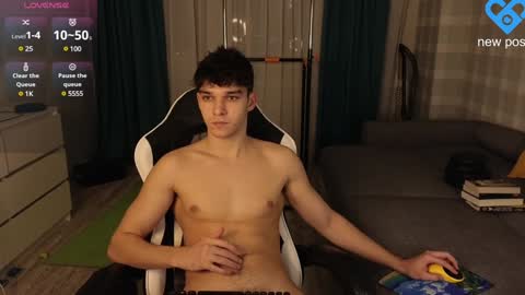 Snapshot of james_friends chatting on January 17, 10:16 pm James online show from January 17, 10:16 pm