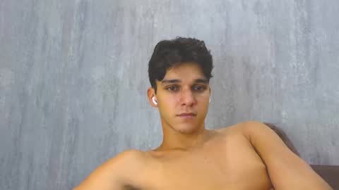 Snapshot of james_friends chatting on September 17, 10:22 pm James online show from September 17, 10:22 pm