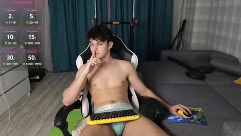 Snapshot of james_friends chatting on February 11, 8:31 pm James online show from February 11, 8:31 pm