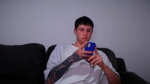 Snapshot of jamesss____ chatting on March 2, 12:09 am jamesss____ online show from March 2, 12:09 am