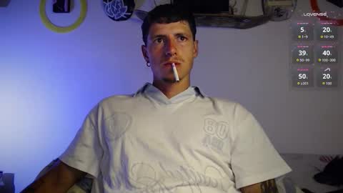 Snapshot of jamesss____ chatting on October 6, 12:59 am jamesss____ online show from October 6, 12:59 am