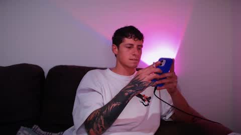 Snapshot of jamesss____ chatting on February 27, 7:47 pm jamesss____ online show from February 27, 7:47 pm